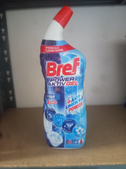 Препарат за почистване на тоалетни чинии Bref 700мл